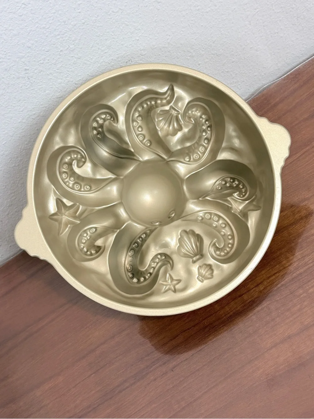 Nordic Ware Gold Cast Aluminum Octopus Bundt Cake Pan 10 cup